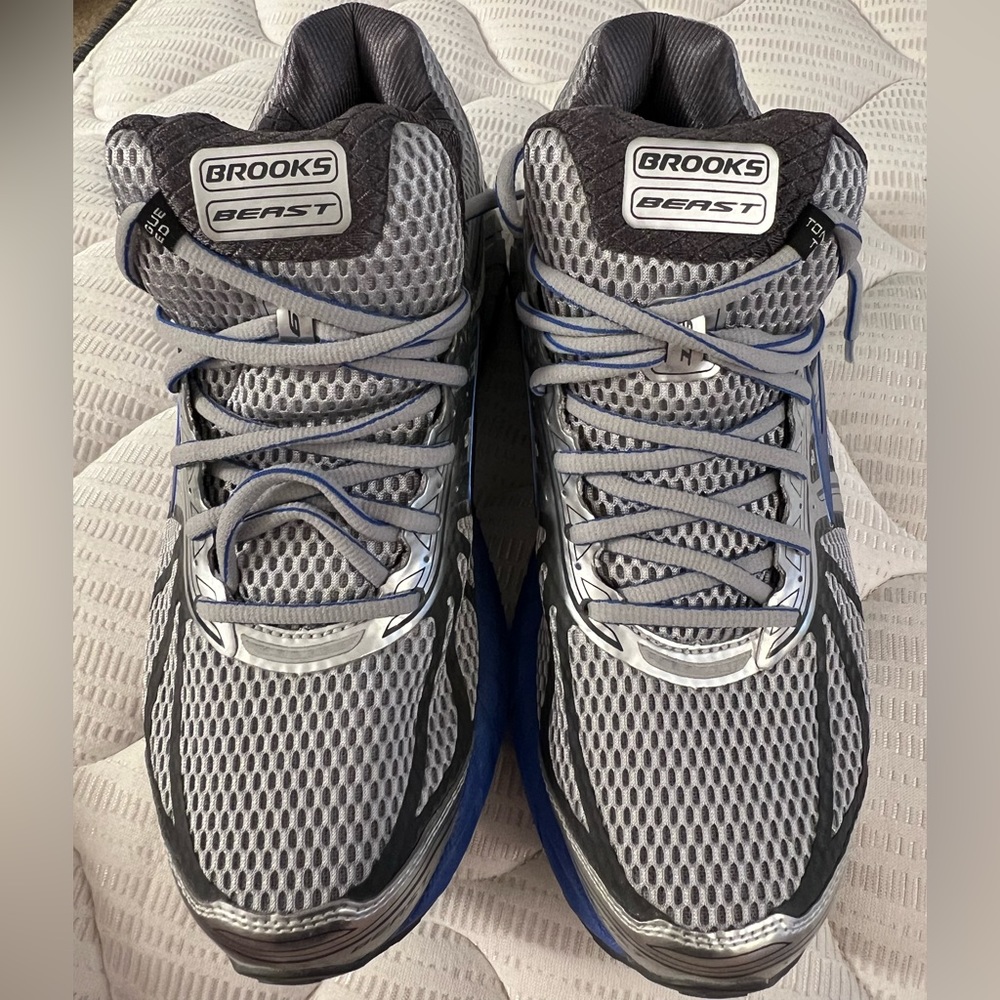 Brooks Beast Medium 10.5 Blue Tennis Shoe. Perfect inside. Perfect sole.